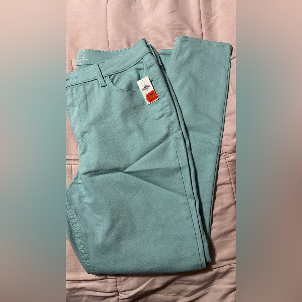NWT Old navy WOW high rise super skinny jeggings.